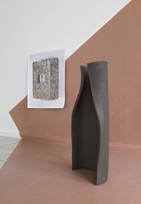 Ruth Weigand With two dead peacocks and a girl